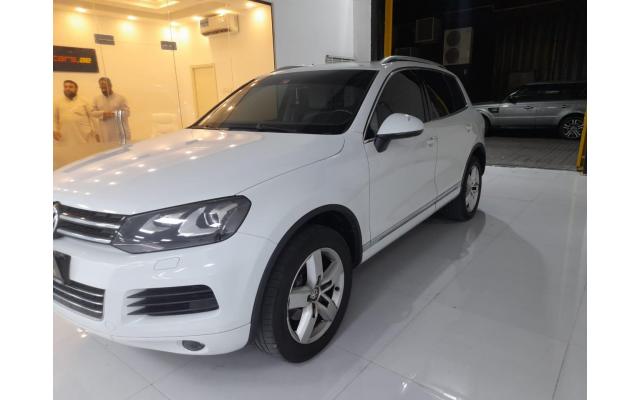 VW Touareg 2015 GCC Full Options (with Panoramic roof)  Original Paint